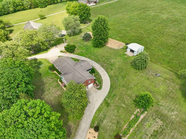 12 Charles Apple Ln, Brush Creek, TN 38547