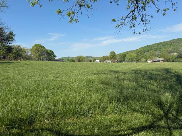 12 Charles Apple Ln, Brush Creek, TN 38547