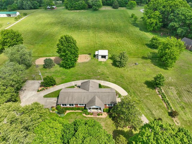 12 Charles Apple Ln, Brush Creek, TN 38547
