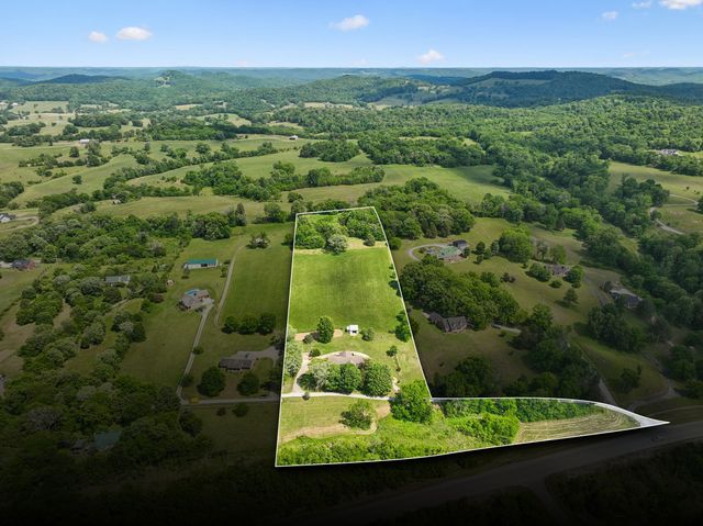 12 Charles Apple Ln, Brush Creek, TN 38547