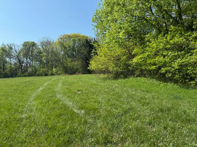 12 Charles Apple Ln, Brush Creek, TN 38547