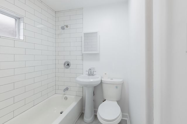1430 W Superior Street 2F, Chicago, IL 60642