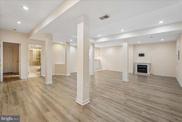 905 ROYAL ELM CT, Herndon, VA 20170