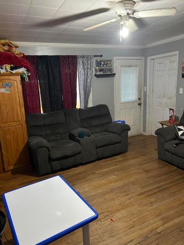 710 W WASHINGTON Avenue, Council Bluffs, IA 51503