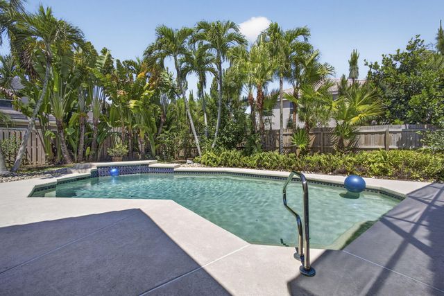 7595 Hollington Place, Greenacres, FL 33467
