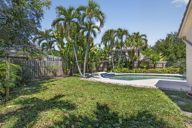 7595 Hollington Place, Greenacres, FL 33467