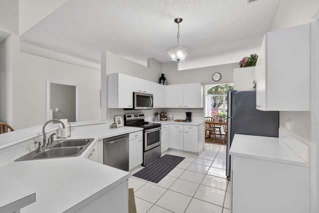7595 Hollington Place, Greenacres, FL 33467