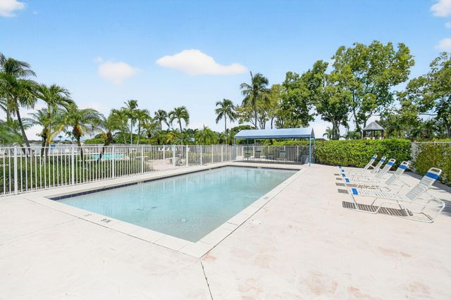 7595 Hollington Place, Greenacres, FL 33467
