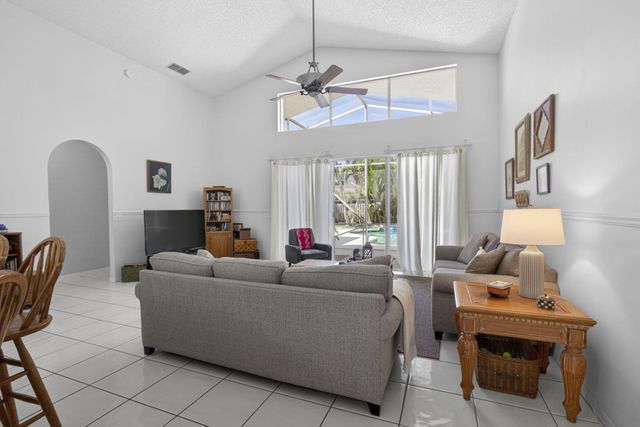 7595 Hollington Place, Greenacres, FL 33467
