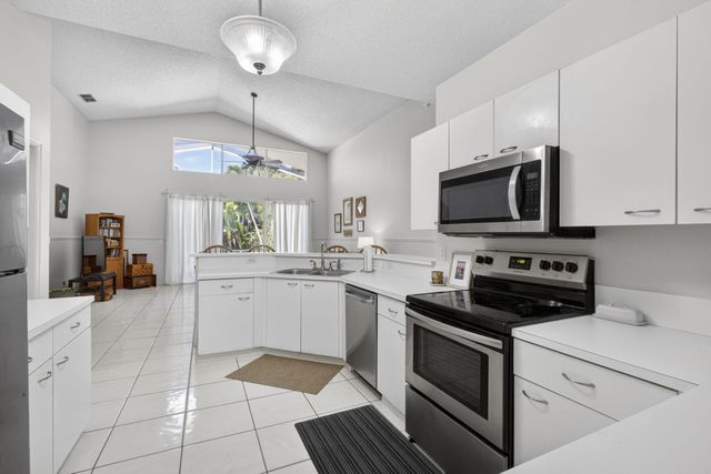 7595 Hollington Place, Greenacres, FL 33467
