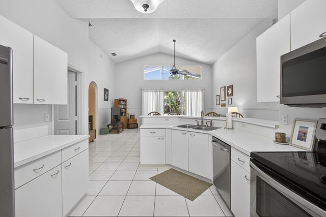 7595 Hollington Place, Greenacres, FL 33467