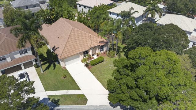 7595 Hollington Place, Greenacres, FL 33467