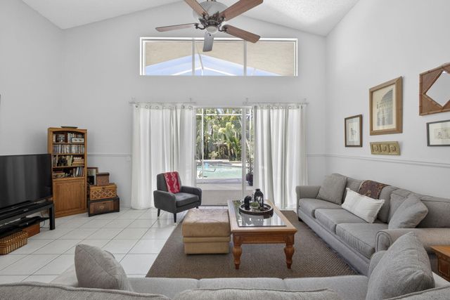 7595 Hollington Place, Greenacres, FL 33467