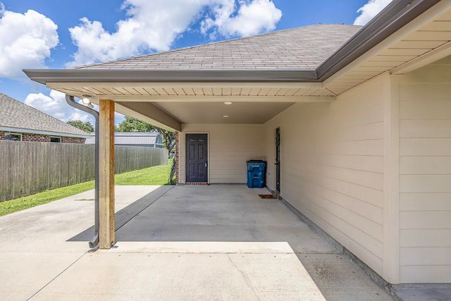 2584 Pineridge Street, Thibodaux, LA 70301