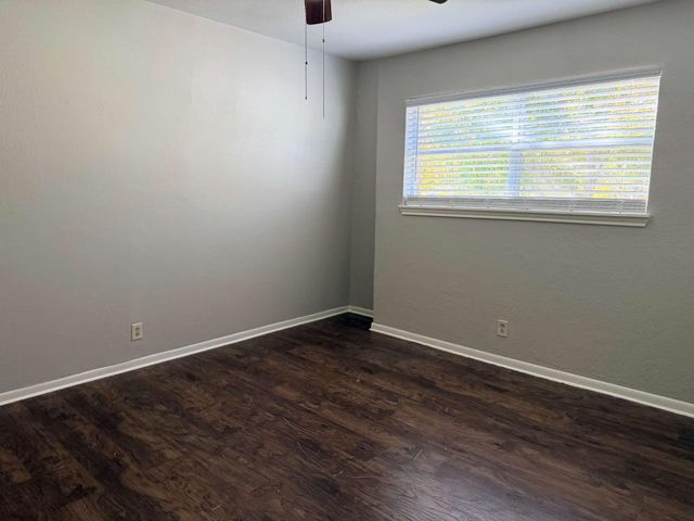 2102 5th Avenue N 12, Texas City, TX 77590