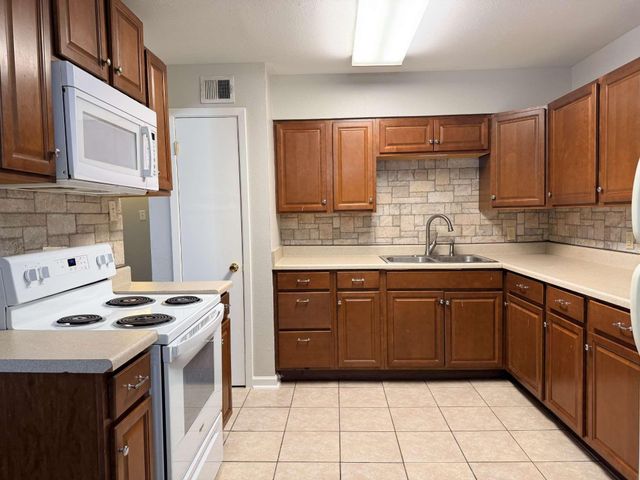 2102 5th Avenue N 12, Texas City, TX 77590