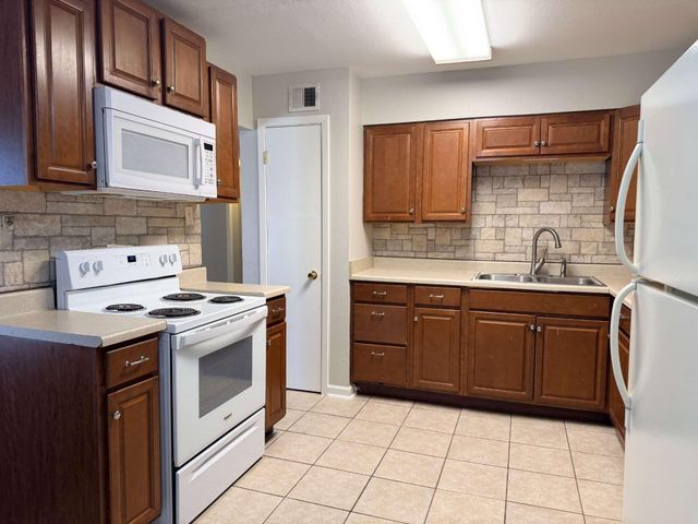 2102 5th Avenue N 12, Texas City, TX 77590