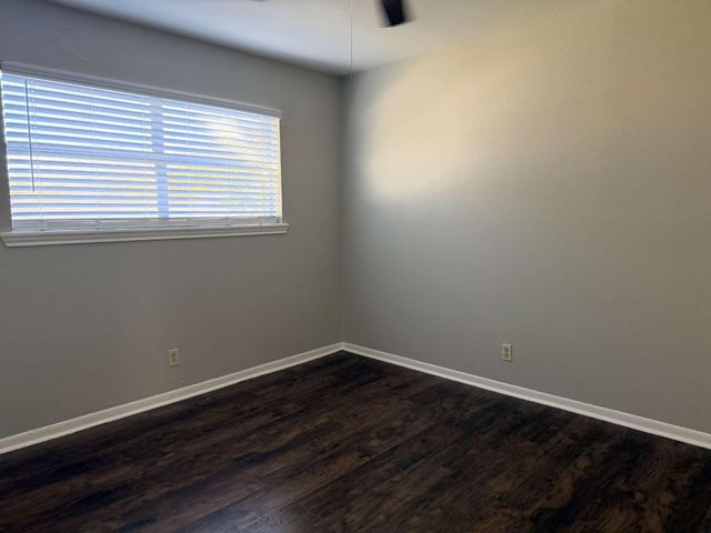 2102 5th Avenue N 12, Texas City, TX 77590