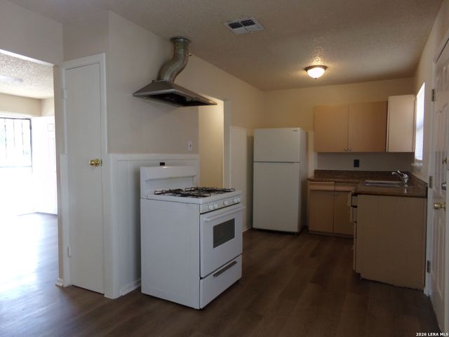 2403 Spur, San Antonio, TX 78227