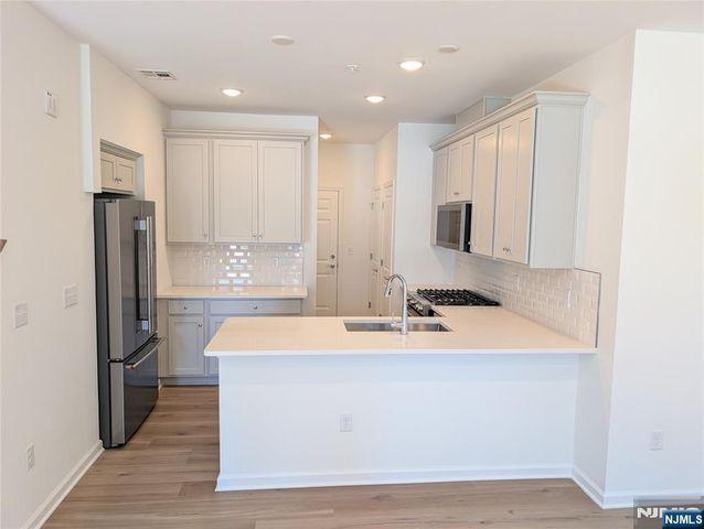 400 Willow 409, Kearny, NJ 07032