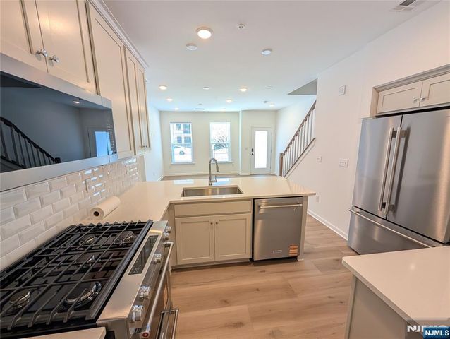 400 Willow 409, Kearny, NJ 07032