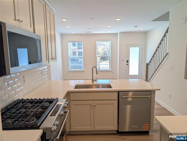 400 Willow 409, Kearny, NJ 07032