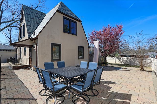 60 Roosevelt Avenue, Glen Head, NY 11545