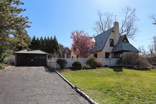 60 Roosevelt Avenue, Glen Head, NY 11545