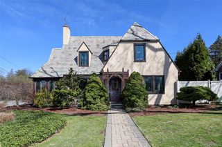 60 Roosevelt Avenue, Glen Head, NY 11545
