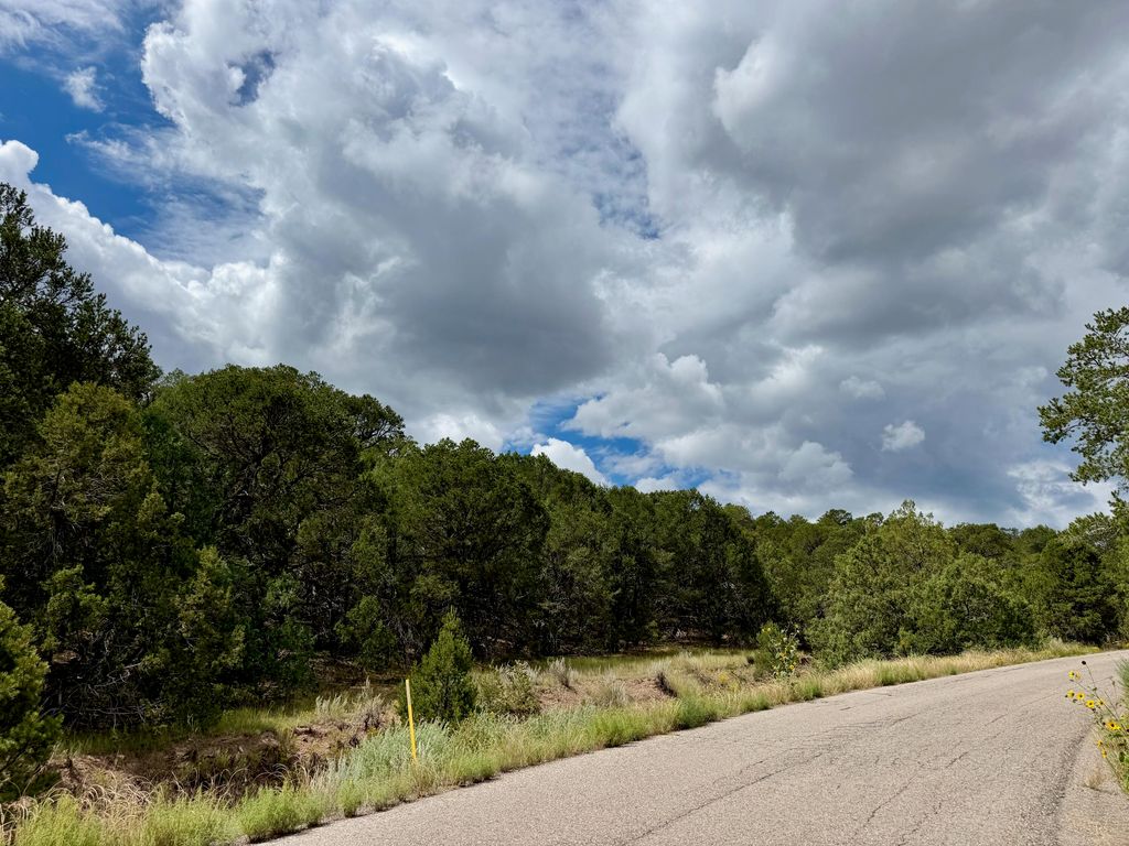 370 SEDILLO Road, Tijeras, NM 87059