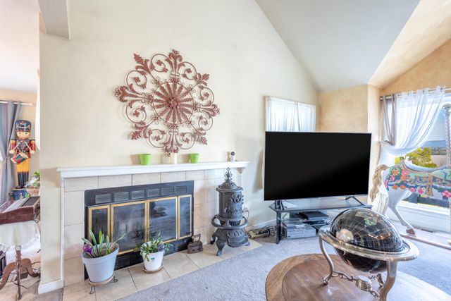 1025 Chardonnay Walk, Redding, CA 96001