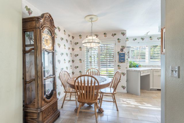 1025 Chardonnay Walk, Redding, CA 96001