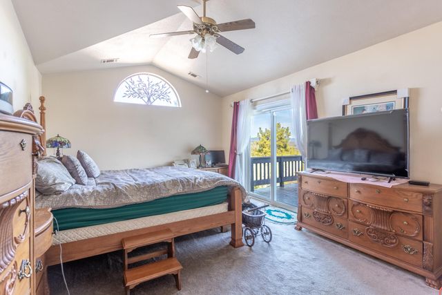 1025 Chardonnay Walk, Redding, CA 96001