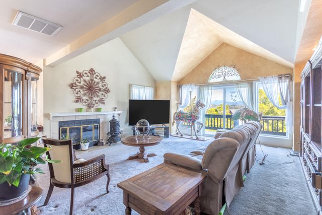 1025 Chardonnay Walk, Redding, CA 96001