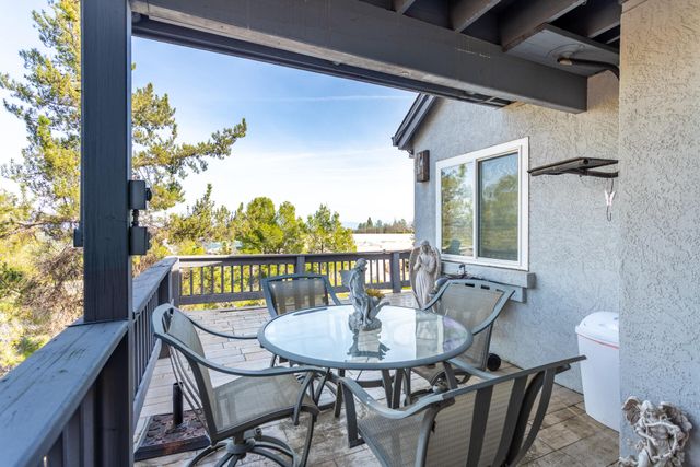 1025 Chardonnay Walk, Redding, CA 96001