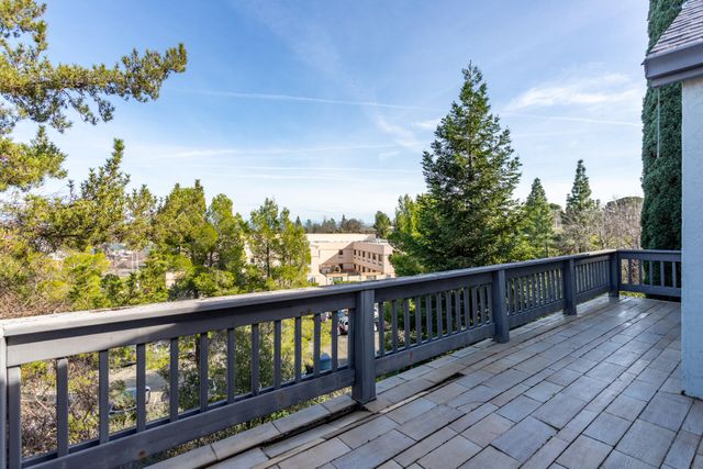 1025 Chardonnay Walk, Redding, CA 96001