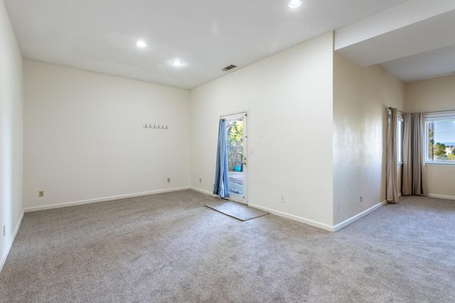 1025 Chardonnay Walk, Redding, CA 96001