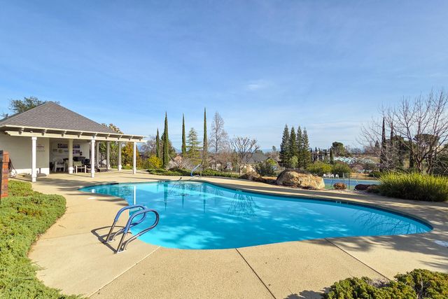 1025 Chardonnay Walk, Redding, CA 96001