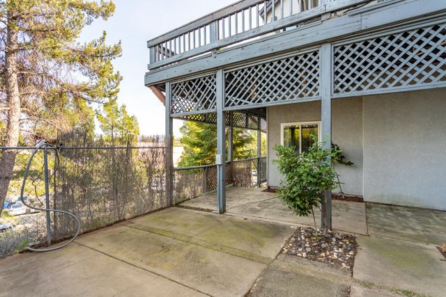 1025 Chardonnay Walk, Redding, CA 96001