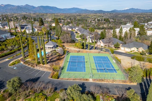 1025 Chardonnay Walk, Redding, CA 96001