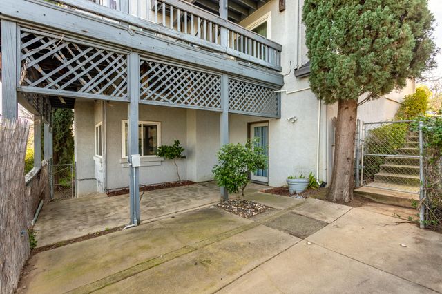 1025 Chardonnay Walk, Redding, CA 96001