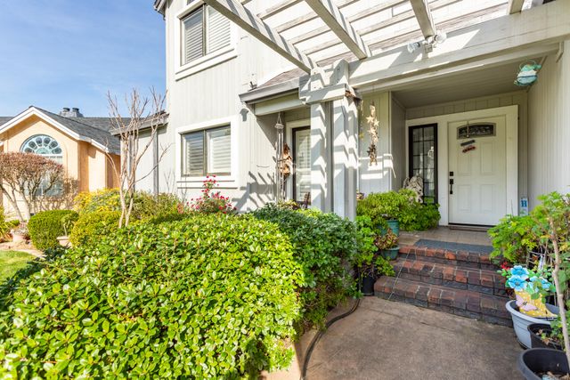1025 Chardonnay Walk, Redding, CA 96001