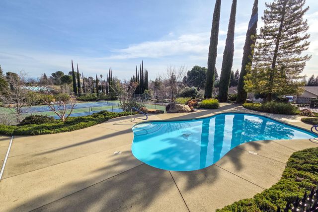 1025 Chardonnay Walk, Redding, CA 96001