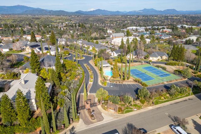 1025 Chardonnay Walk, Redding, CA 96001