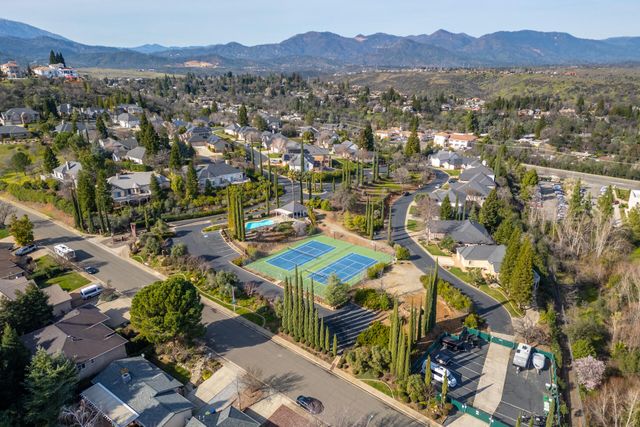 1025 Chardonnay Walk, Redding, CA 96001