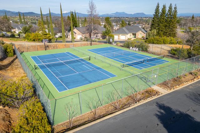 1025 Chardonnay Walk, Redding, CA 96001