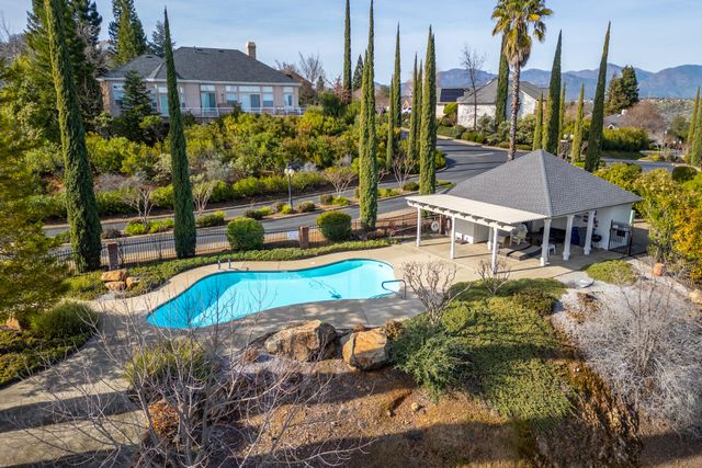 1025 Chardonnay Walk, Redding, CA 96001