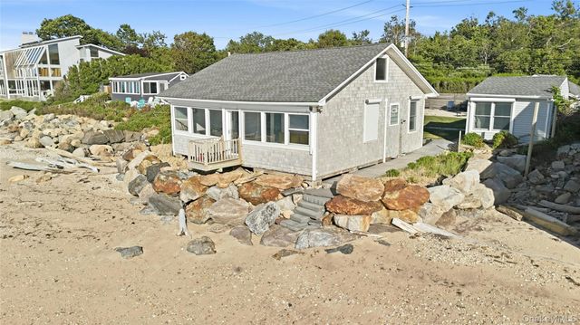 56055 County Road 48, Southold, NY 11971