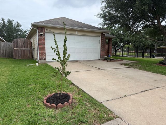 2902 Back Bay Brook Trail, Houston, TX 77045