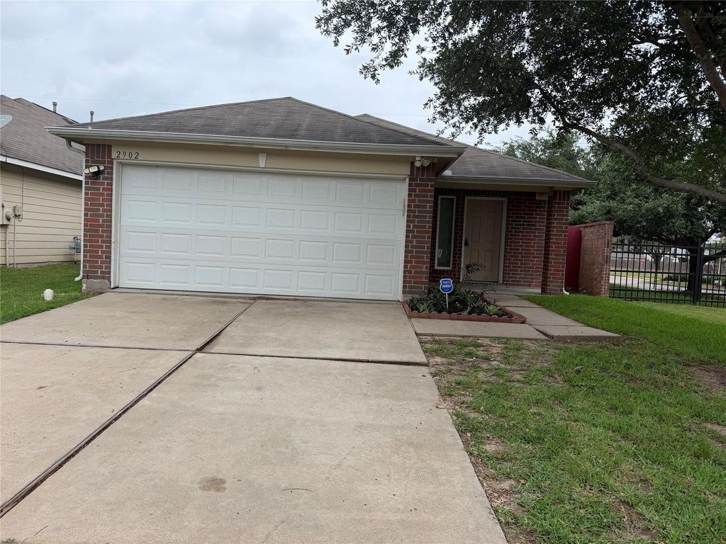 2902 Back Bay Brook Trail, Houston, TX 77045